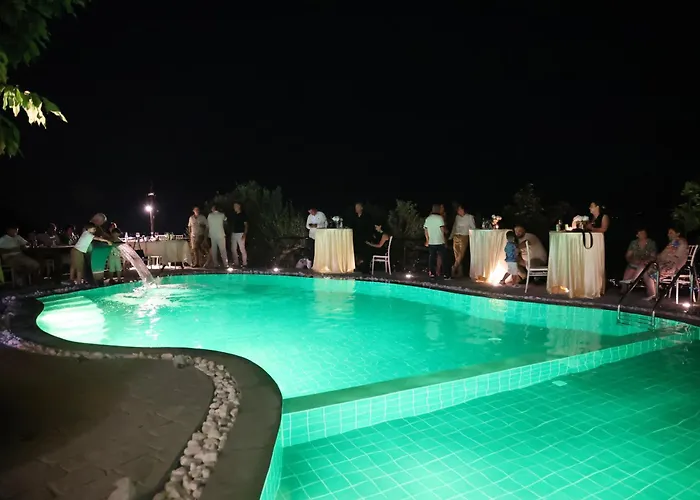 Sunrise House - Swimming Pool