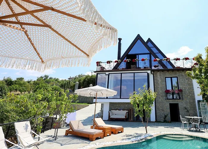 Sunrise House - Swimming Pool