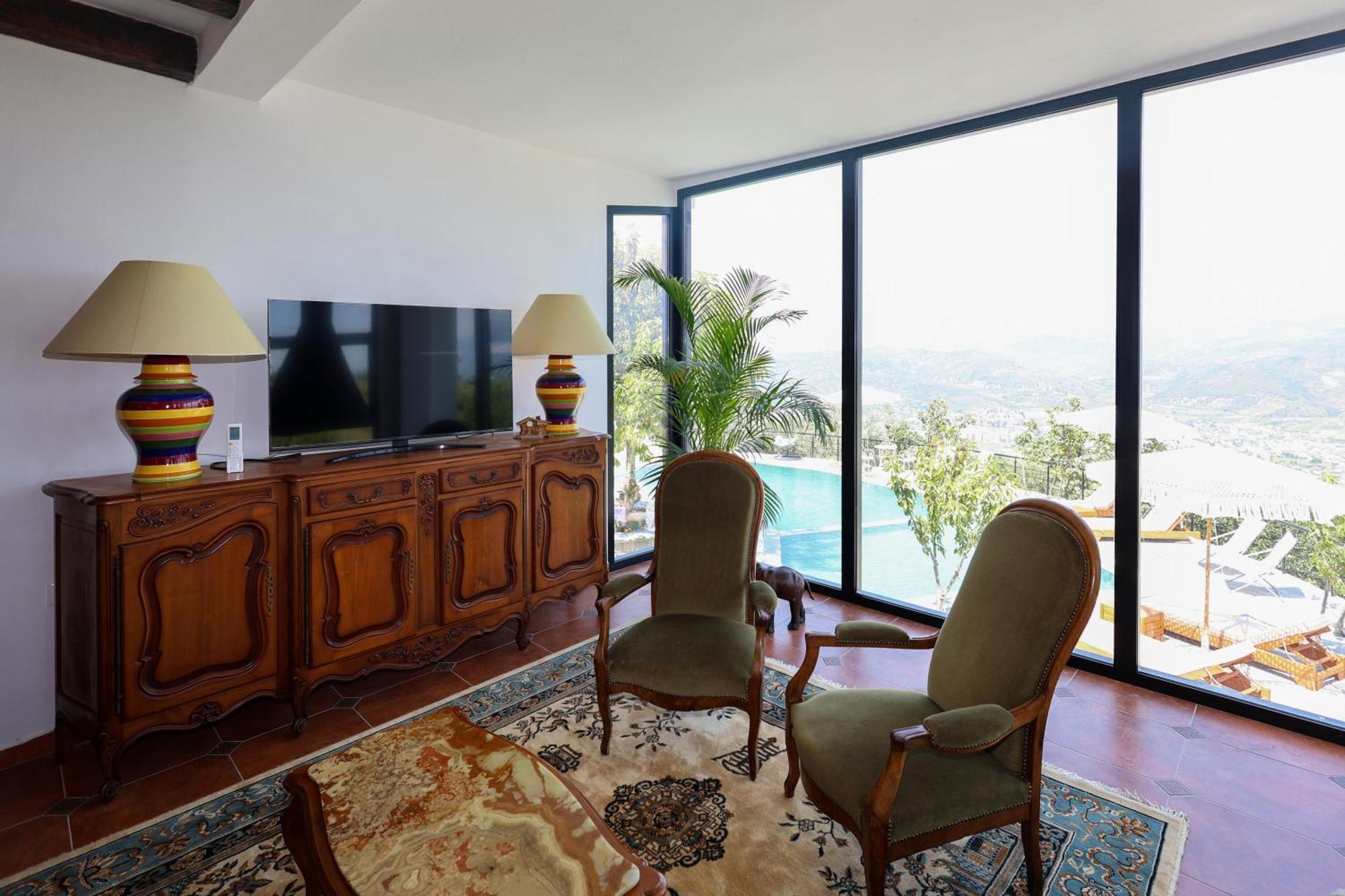 Sunrise House - Swimming Pool Villa *